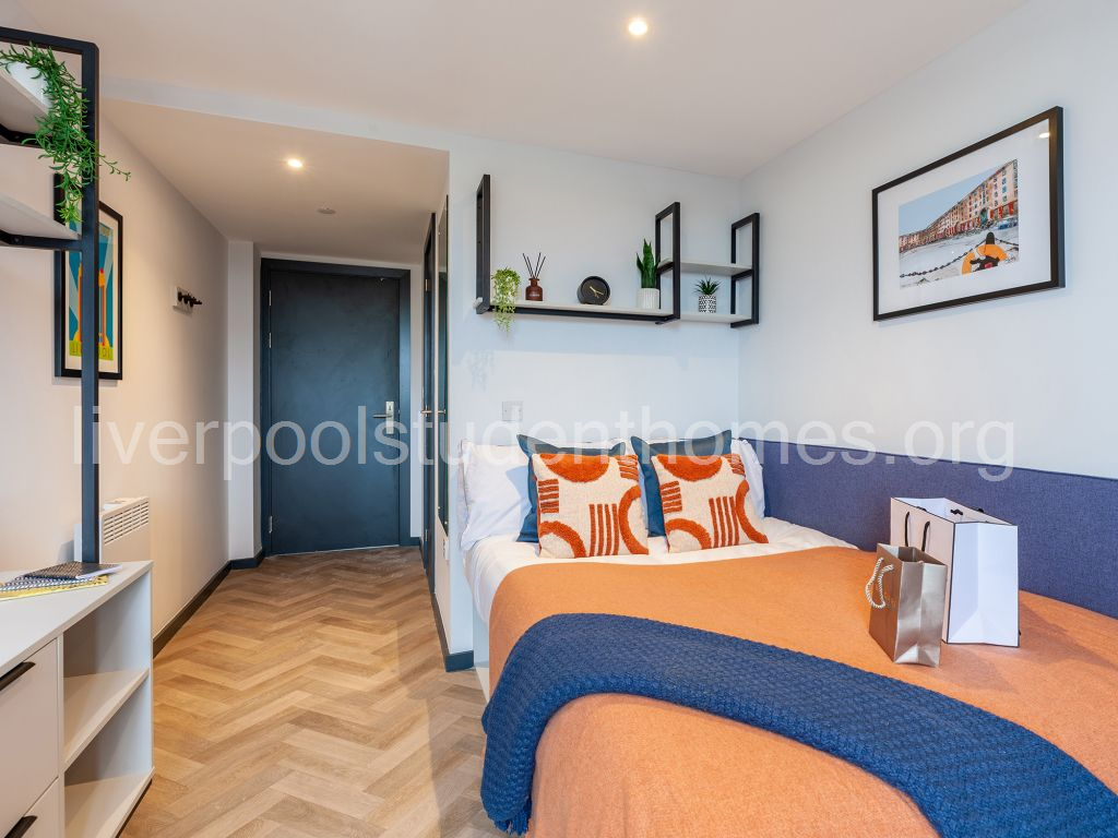 Room Shaw Street in Liverpool