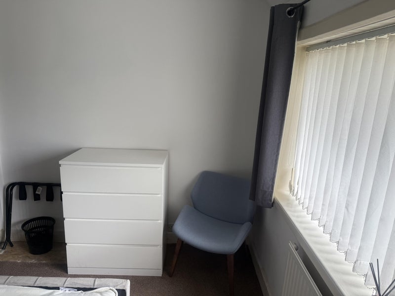 Room Broadoak Road in Manchester
