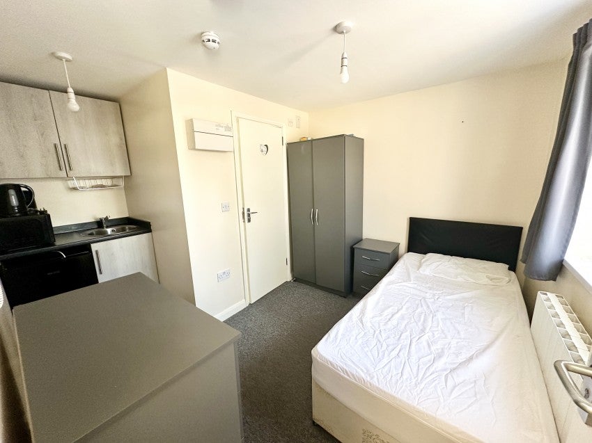 Flat Stanwell New Road in Borough of Spelthorne