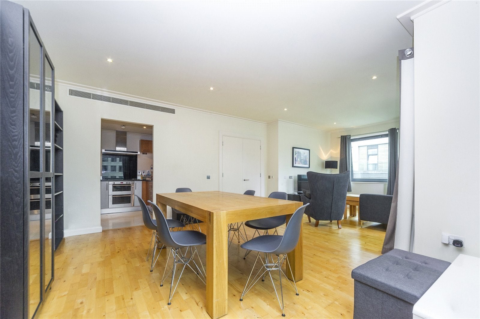 Flat Dockyard Lane in Greater London