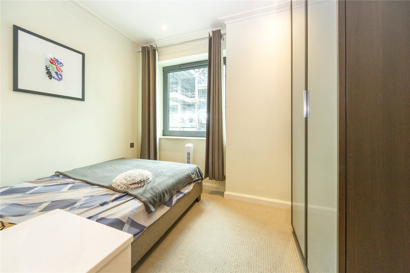 Flat Dockyard Lane in Greater London