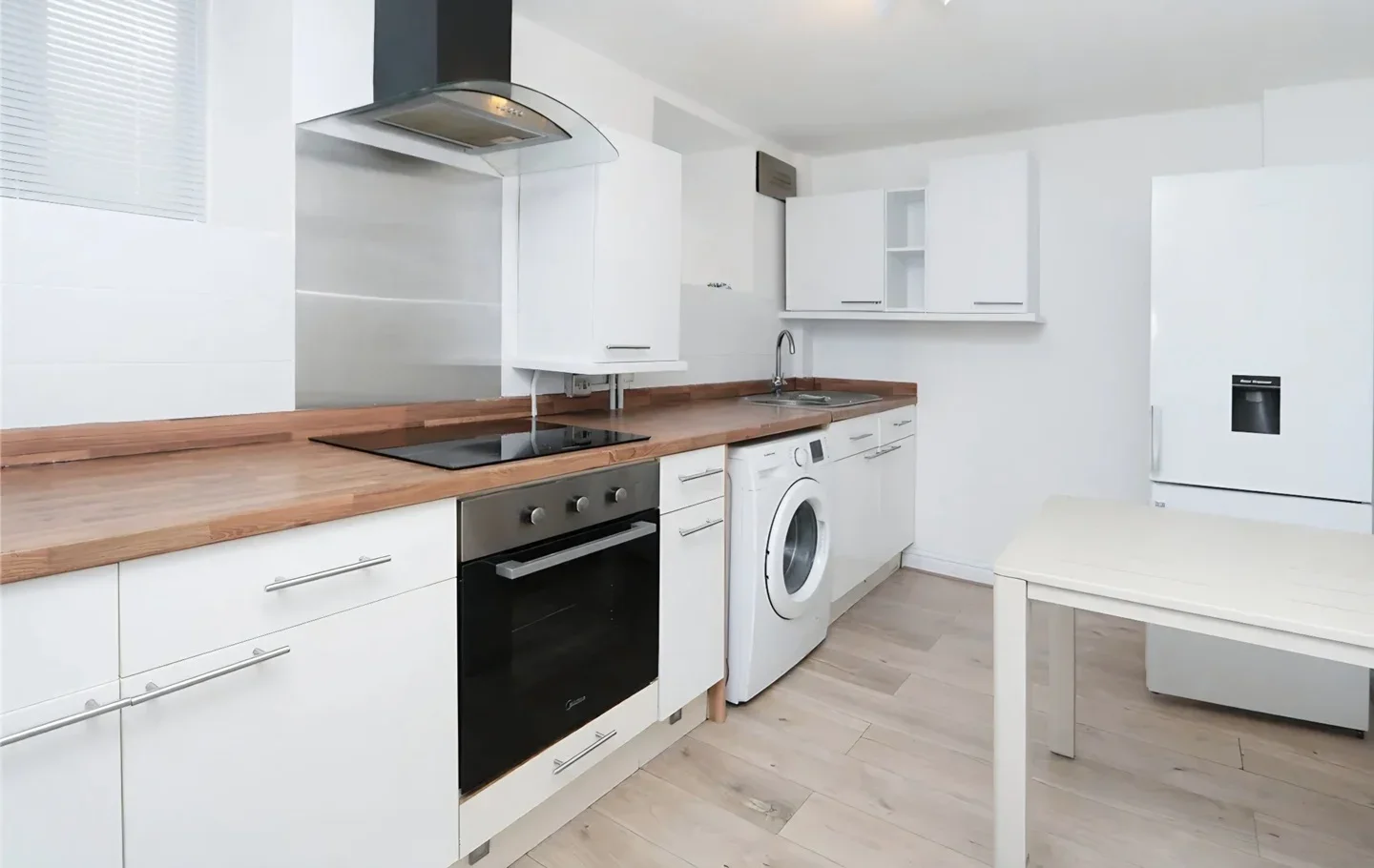 Flat Ewell Road in Greater London