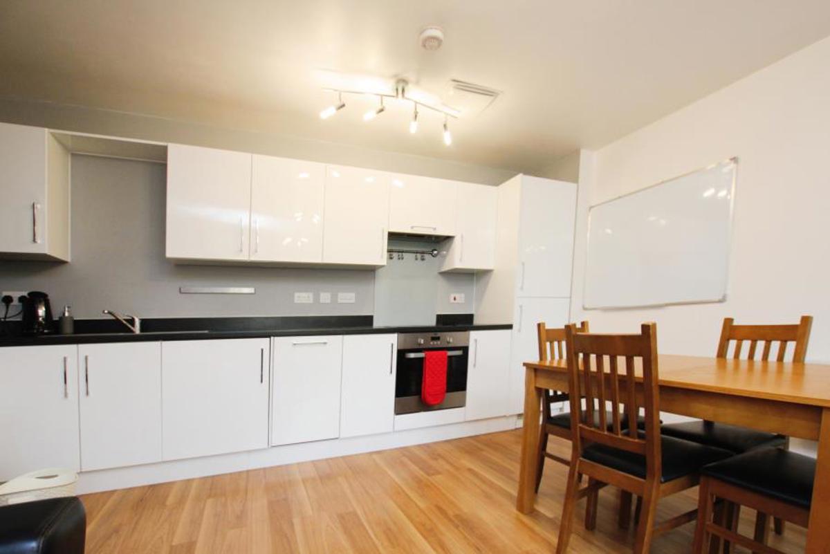 Flat Sweetman Place in Bristol
