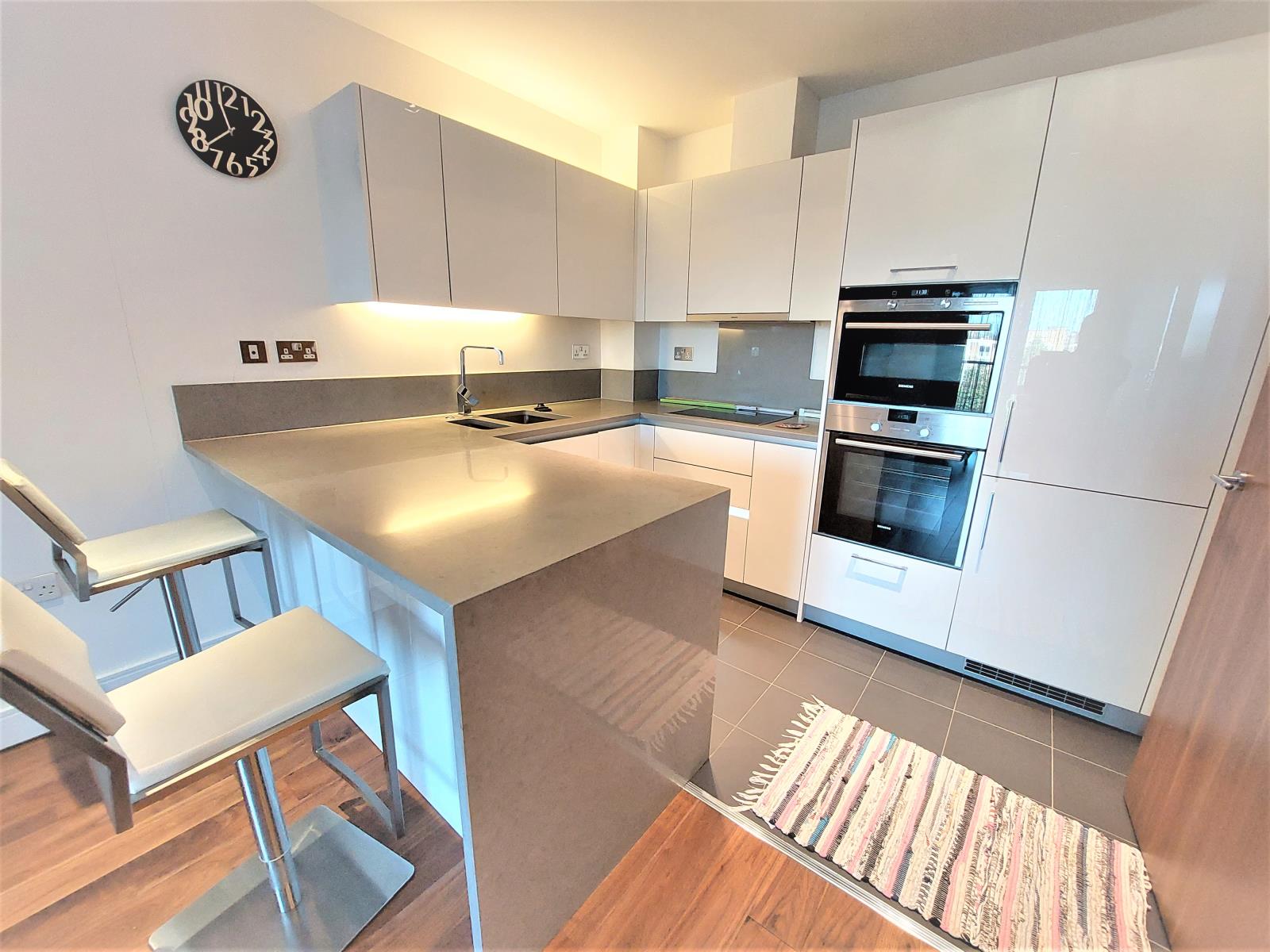 Flat Longfield Avenue in Greater London