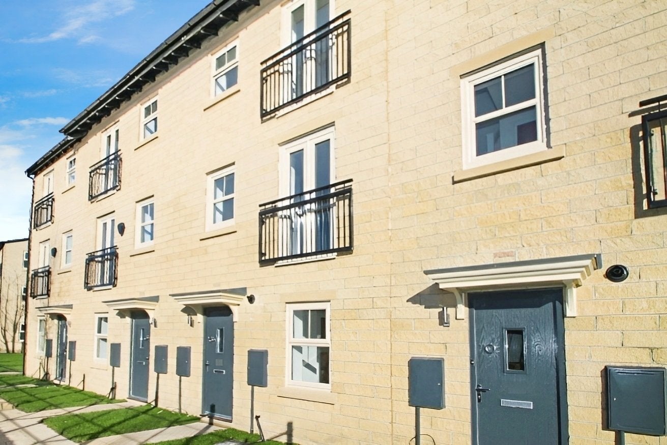 House Holts Crest Way in Leeds