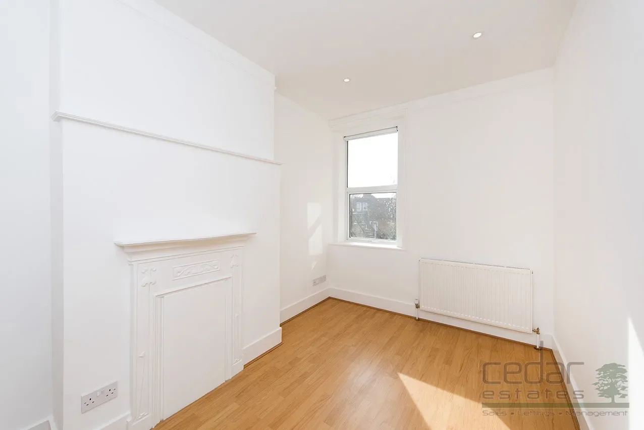 Flat West End Lane in Greater London
