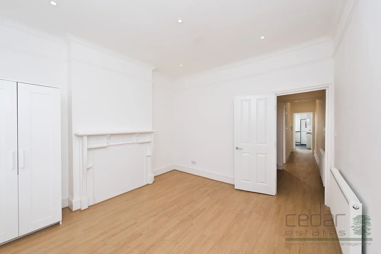 Flat West End Lane in Greater London