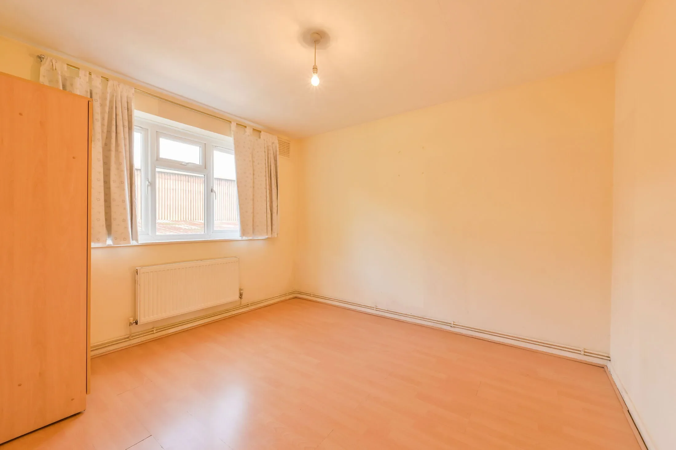 Flat Greenford Road in Greater London