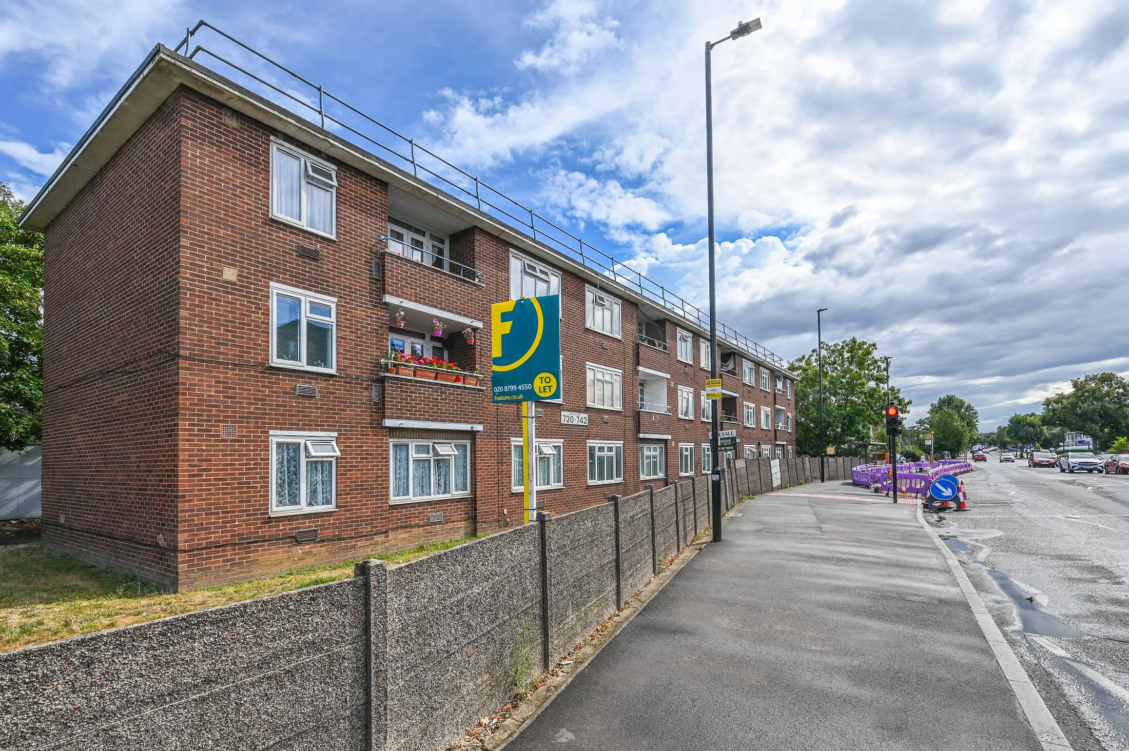 Flat Greenford Road in Greater London