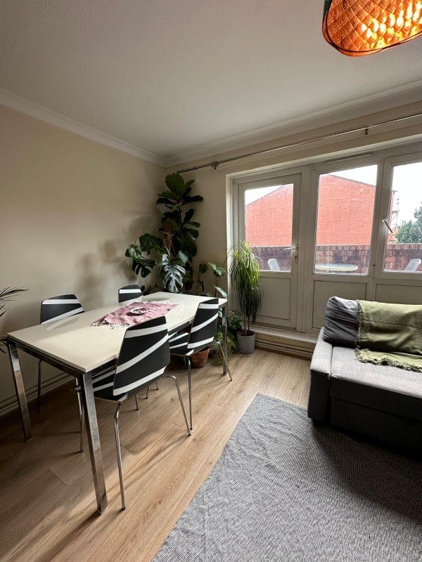Room Clifden Road in Greater London