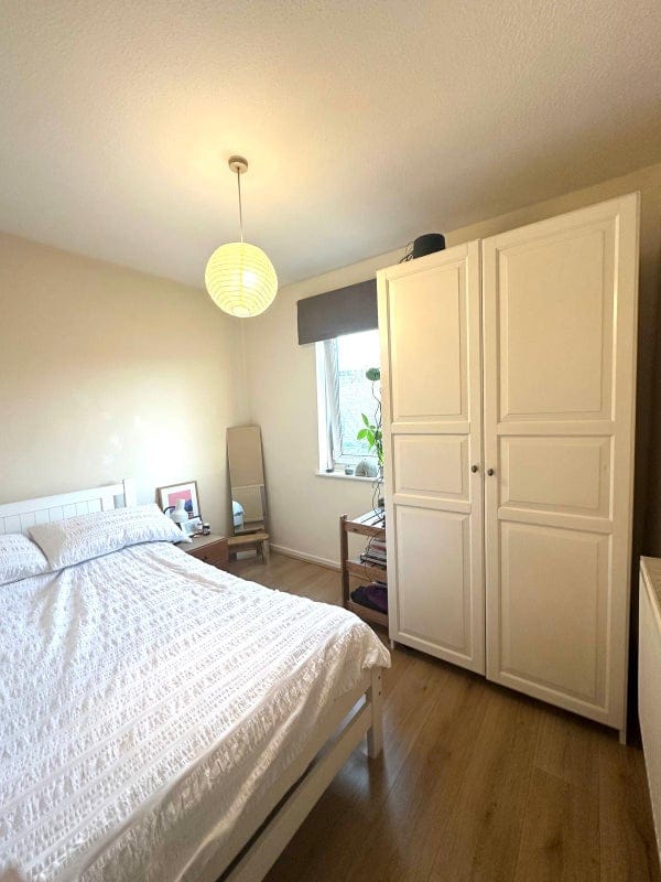 Room Clifden Road in Greater London