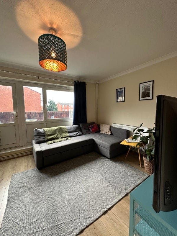 Room Clifden Road in Greater London