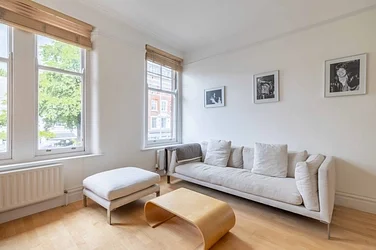 Room King's Road in Greater London