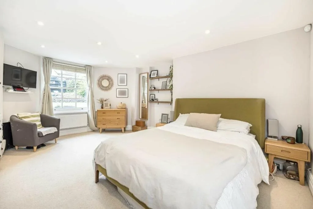 Flat Gipsy Road in Greater London