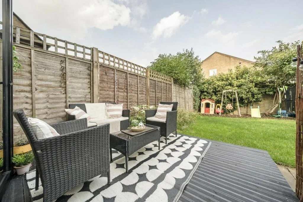 Flat Gipsy Road in Greater London