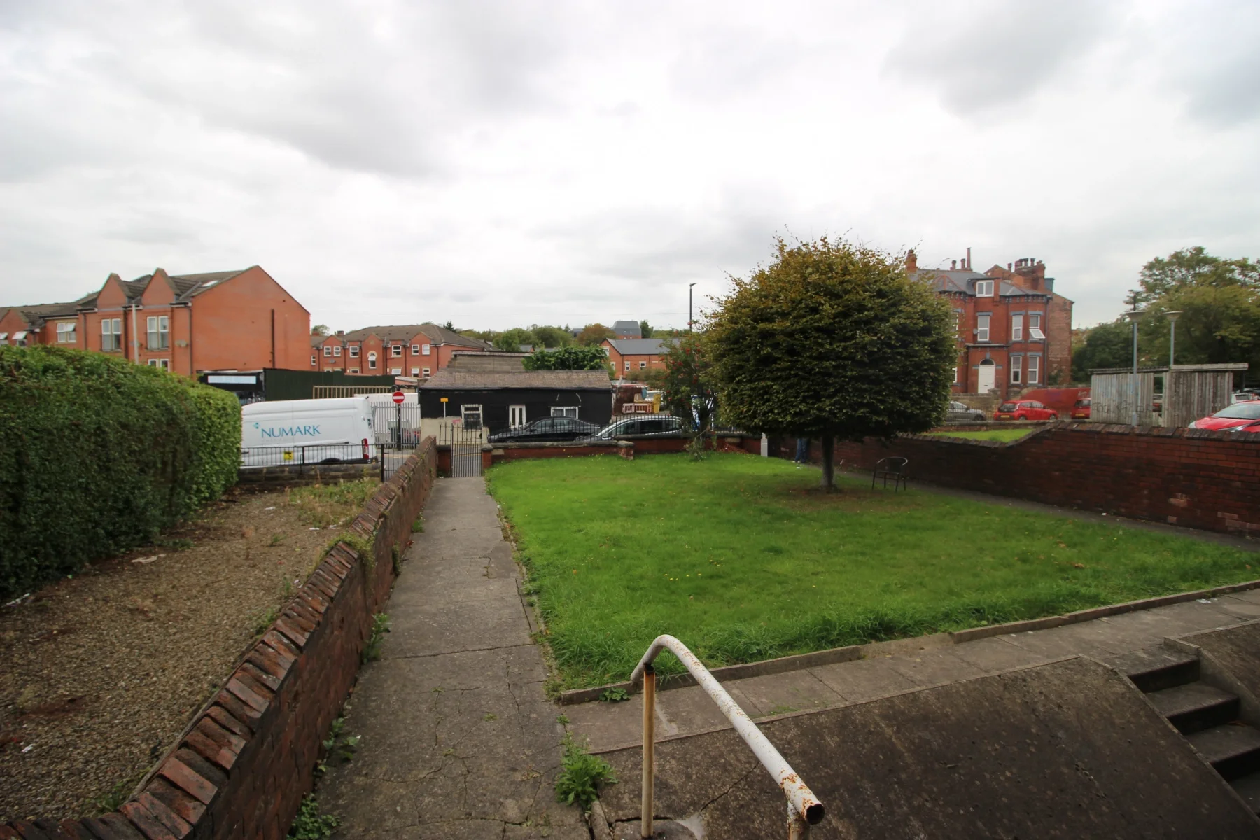 Flat Brudenell Road in Leeds