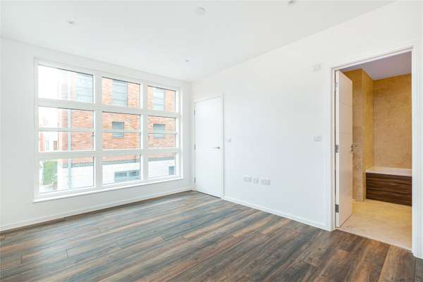 House Elm Grove in Greater London