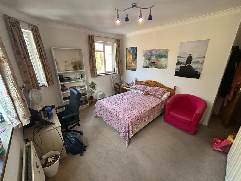 Room Lillie Road in Greater London