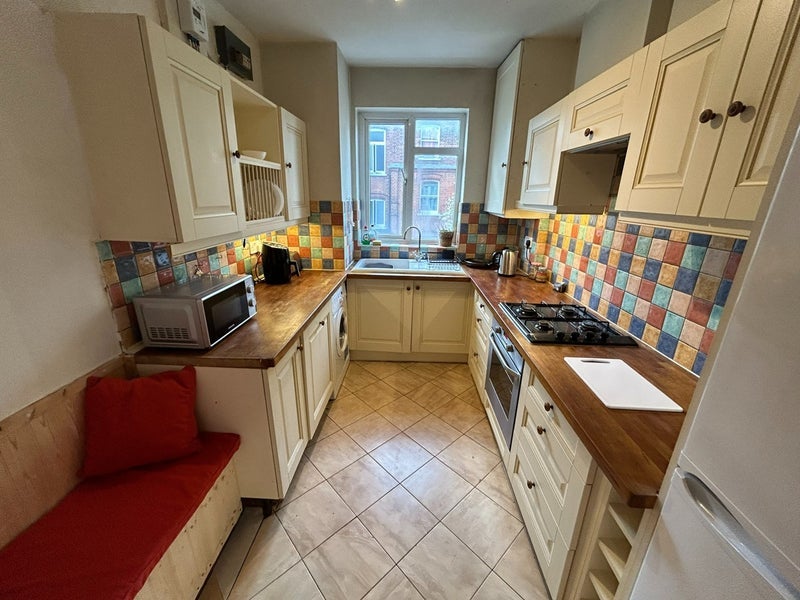 Room Lillie Road in Greater London