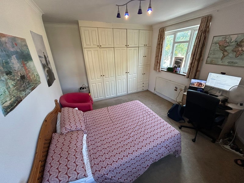 Room Lillie Road in Greater London
