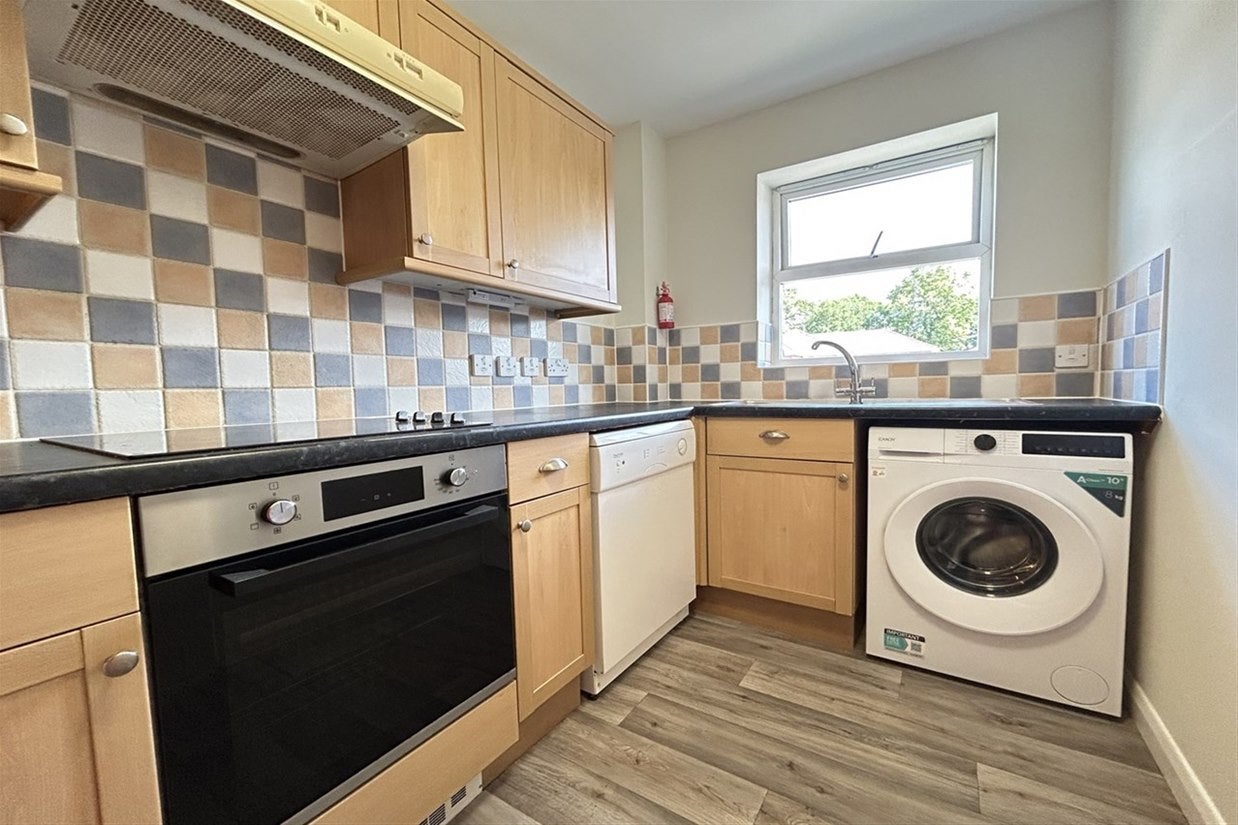 Flat Regent Court in Basingstoke