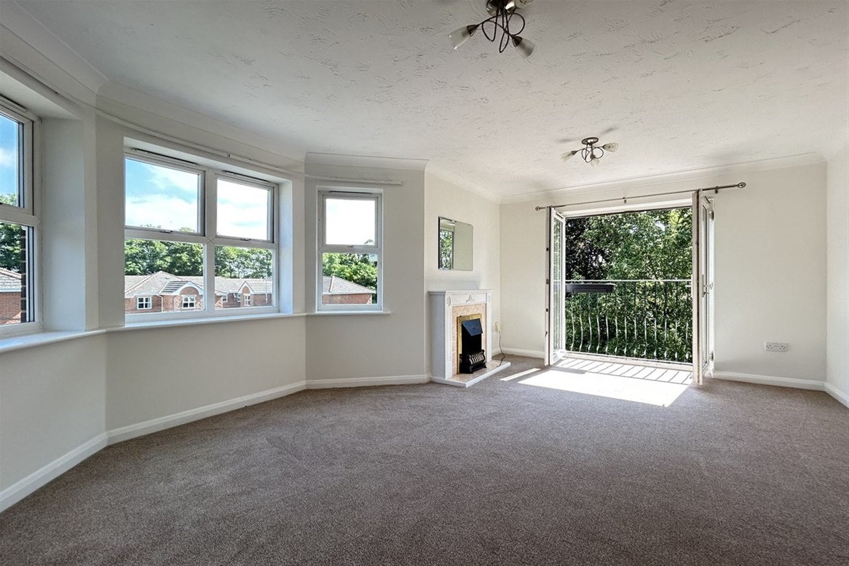Flat Regent Court in Basingstoke