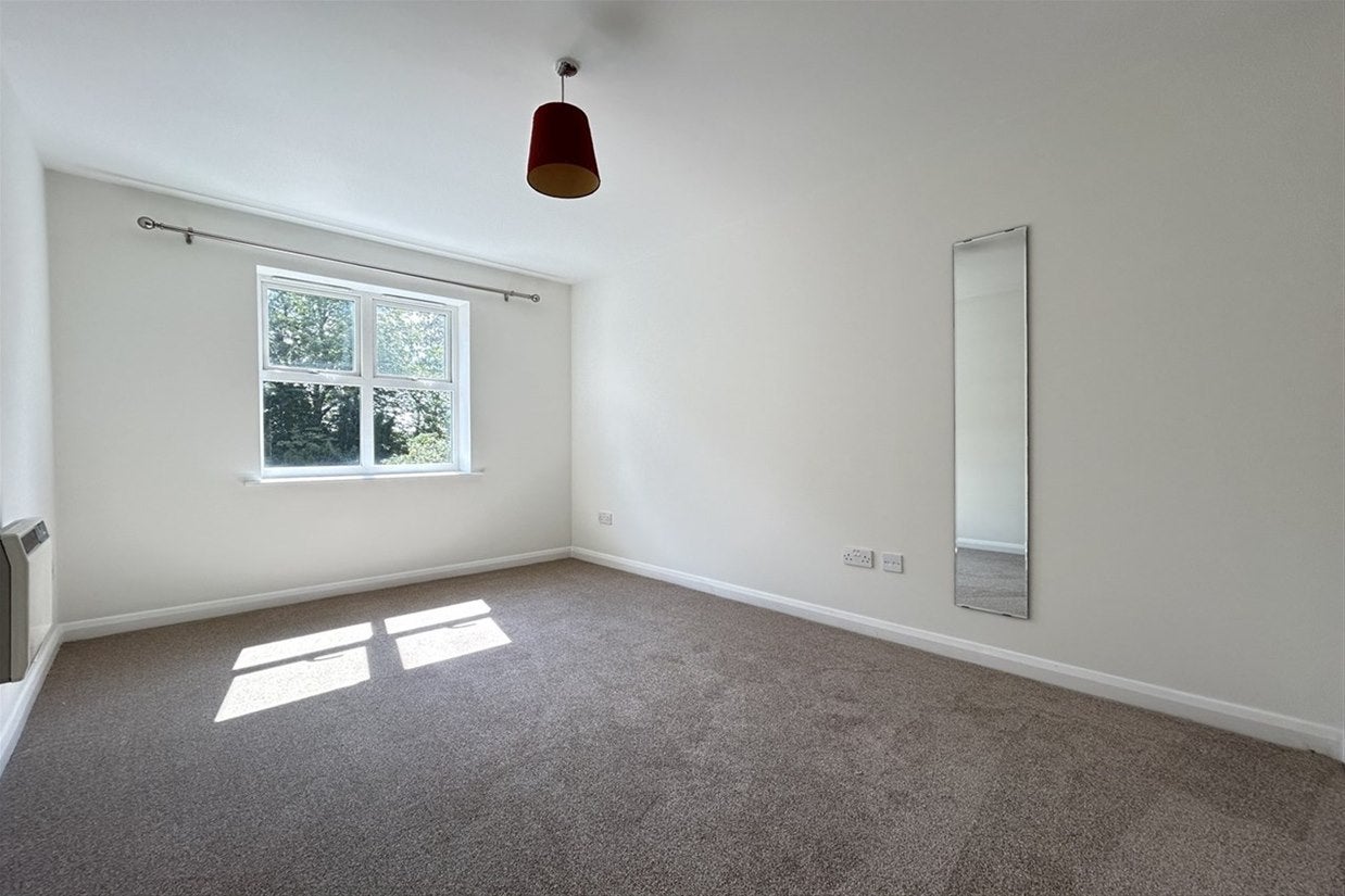 Flat Regent Court in Basingstoke