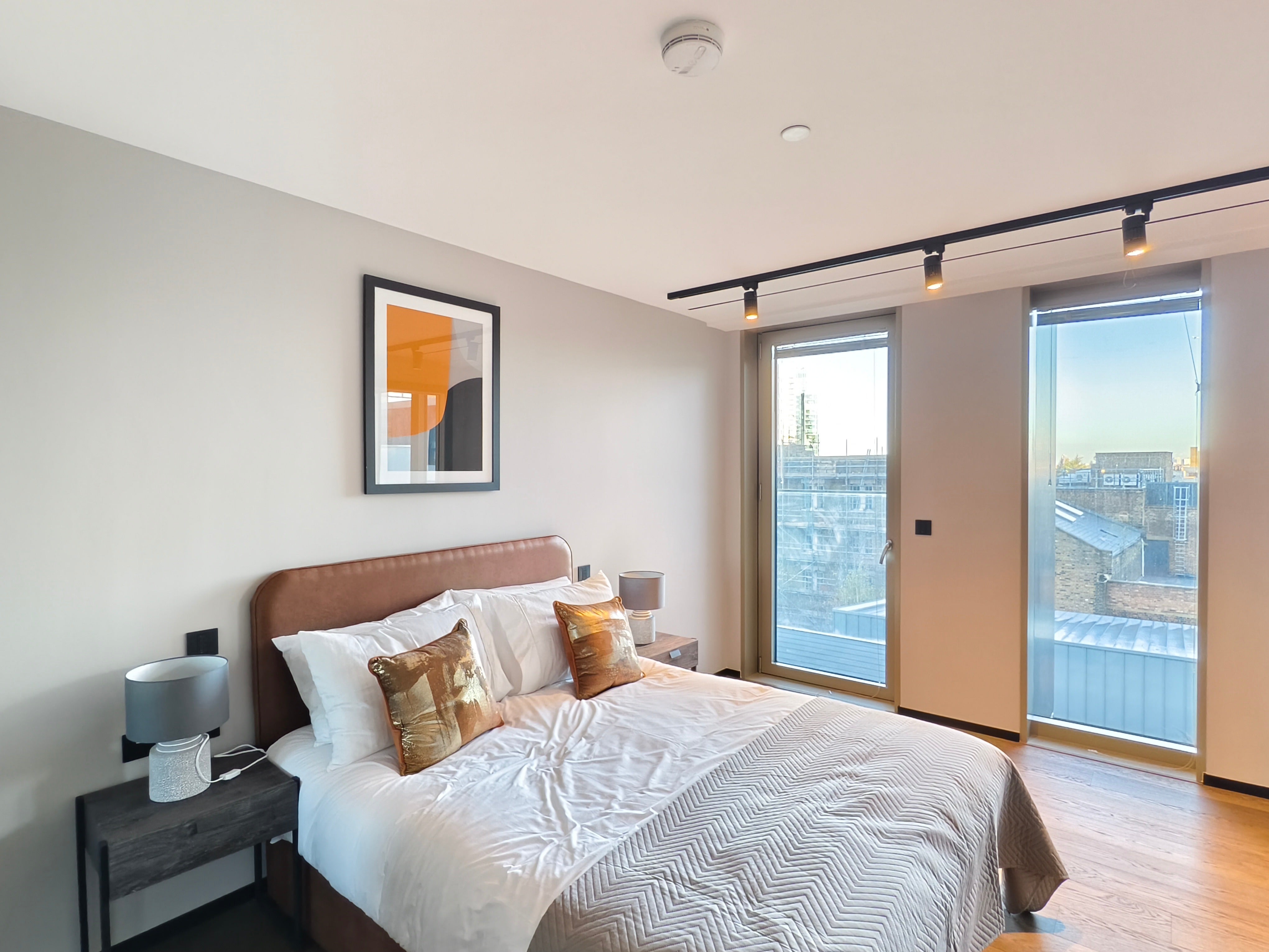 Flat Plough Yard in Greater London