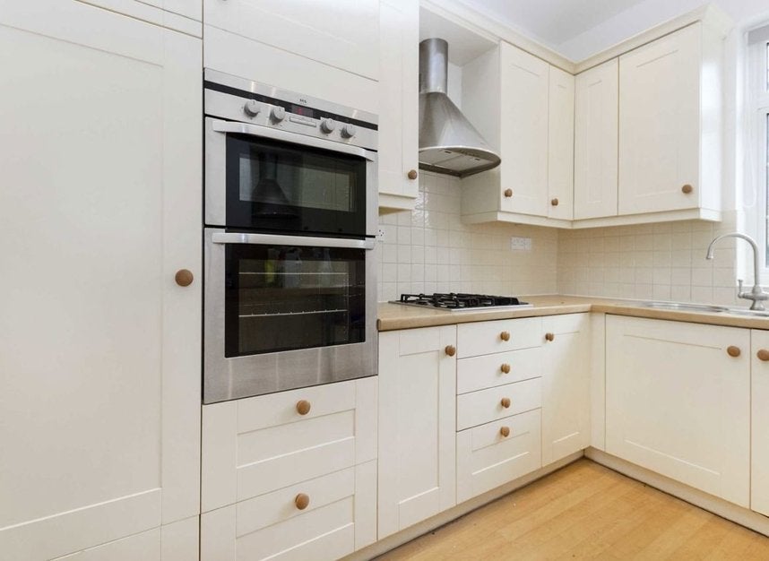 House Ravenswood Court in Greater London