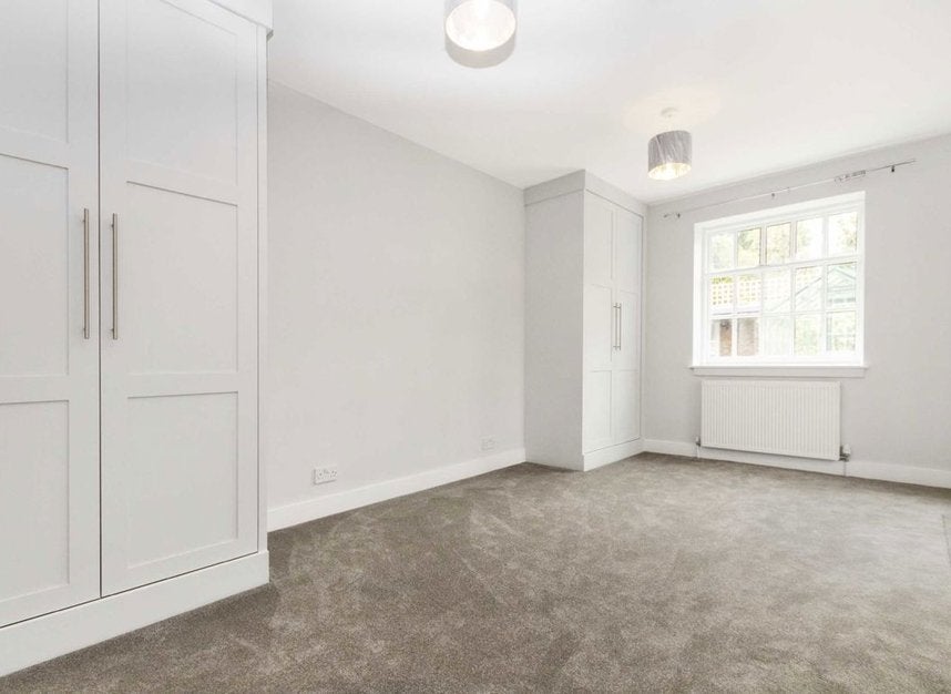 House Ravenswood Court in Greater London