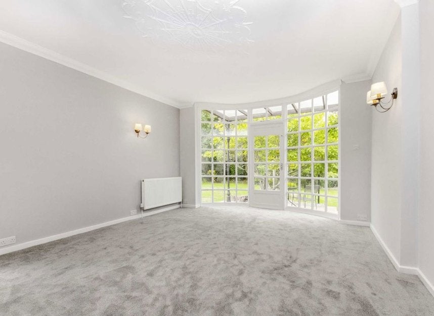 House Ravenswood Court in Greater London