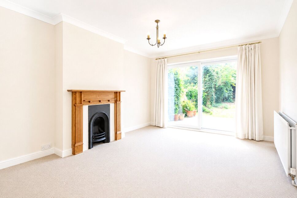 Flat Lansdowne Road in Greater London