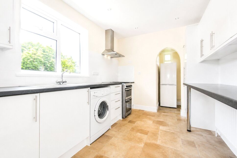 Flat Lansdowne Road in Greater London