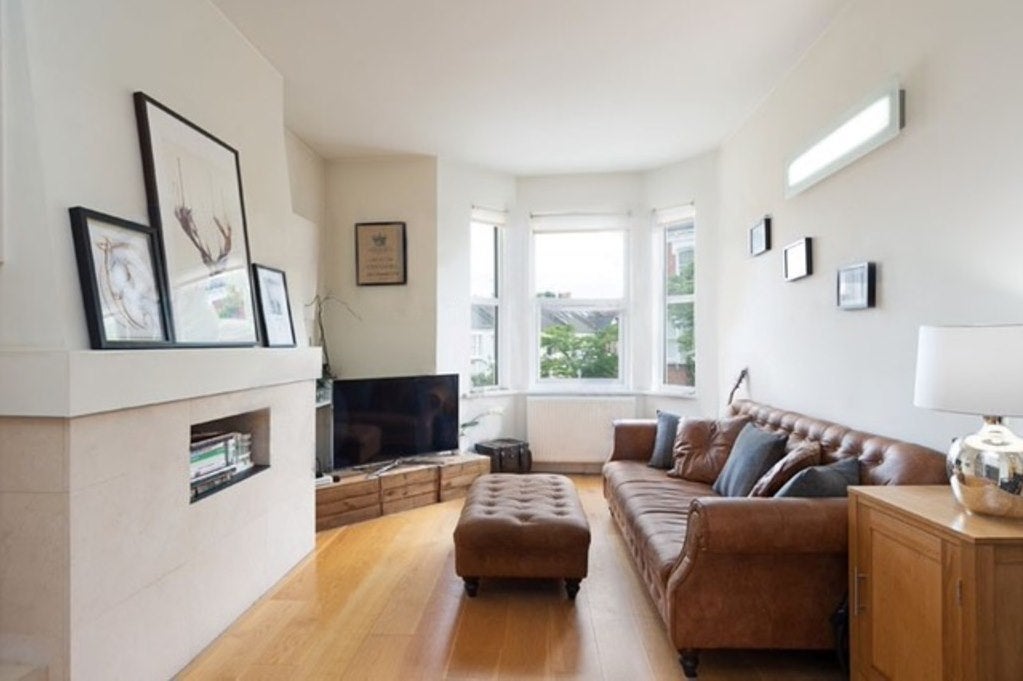 Flat Ingham Road in Greater London