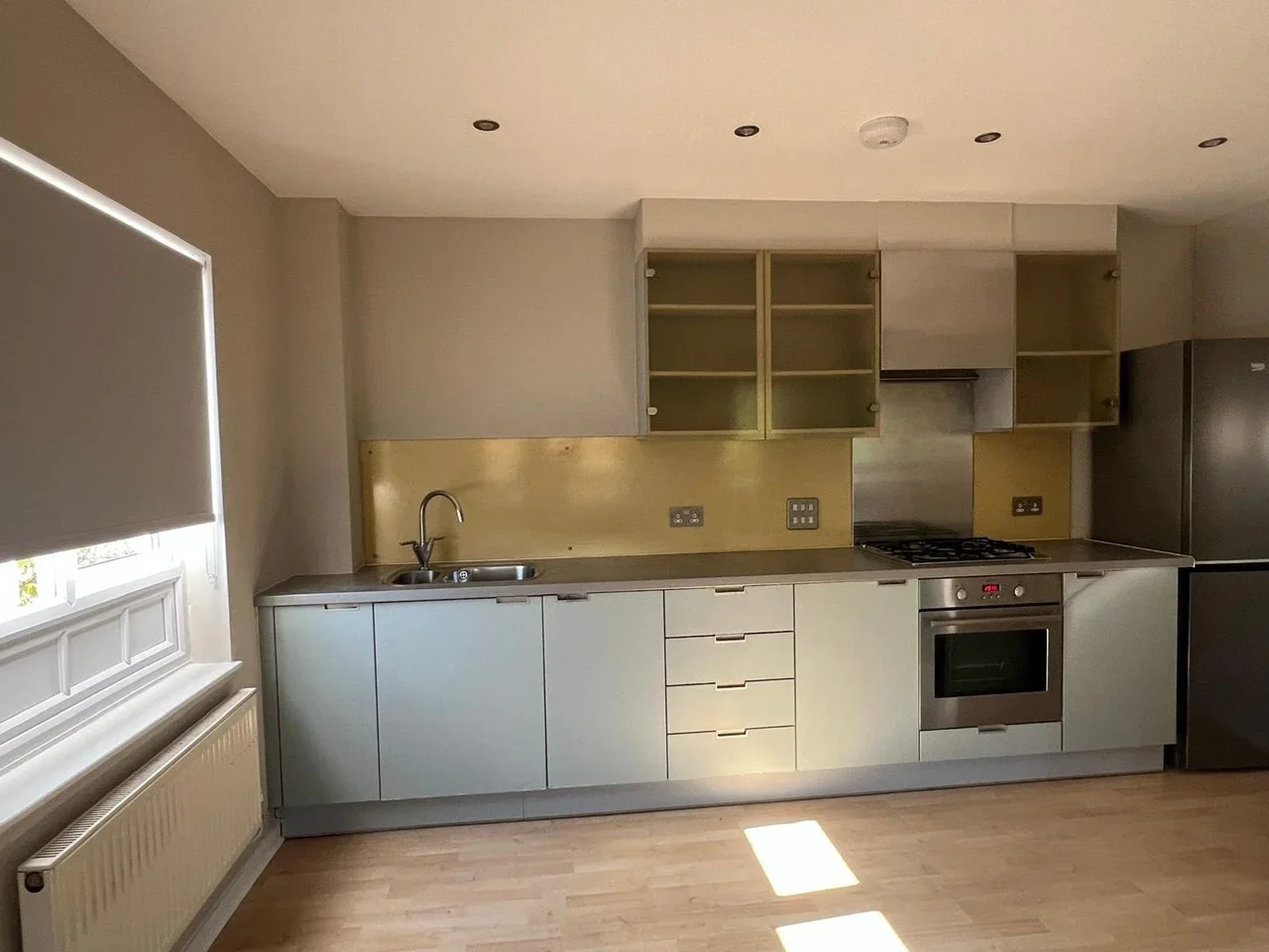 Flat Norbury Road in Greater London