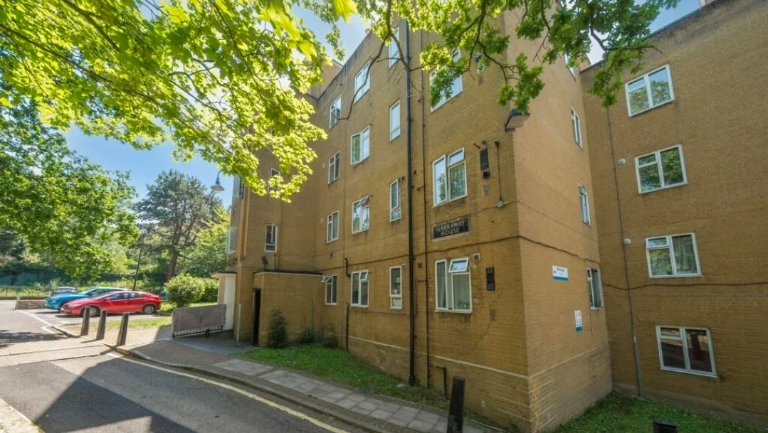 Flat Lyall Avenue in Greater London