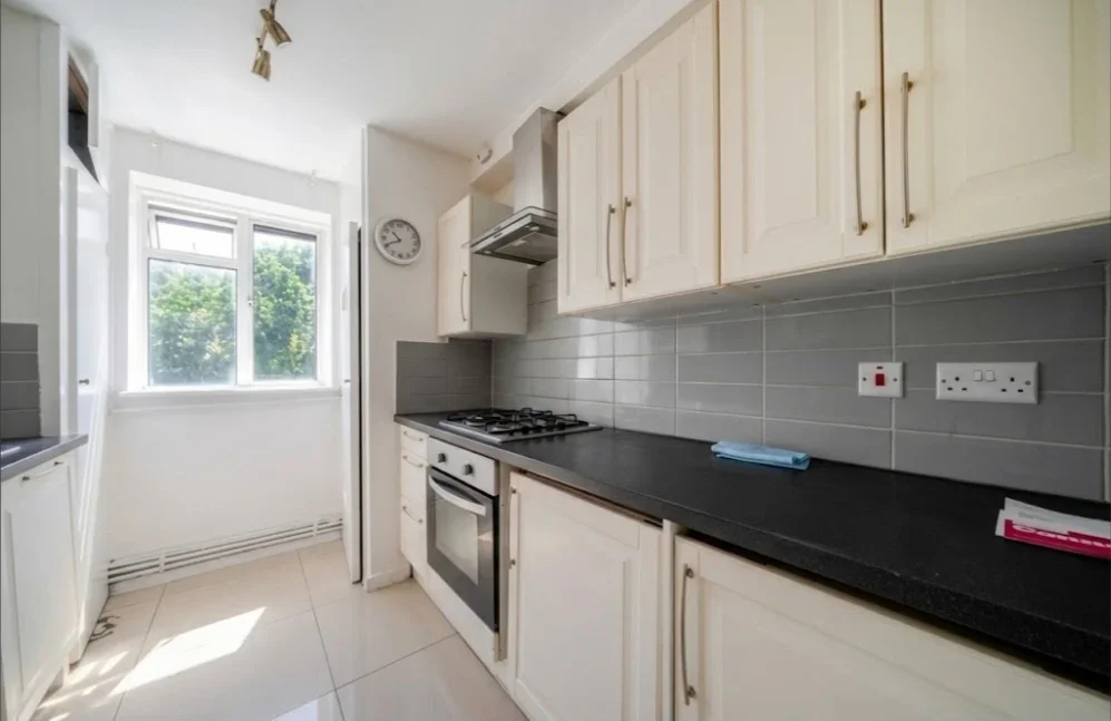 Flat Lyall Avenue in Greater London