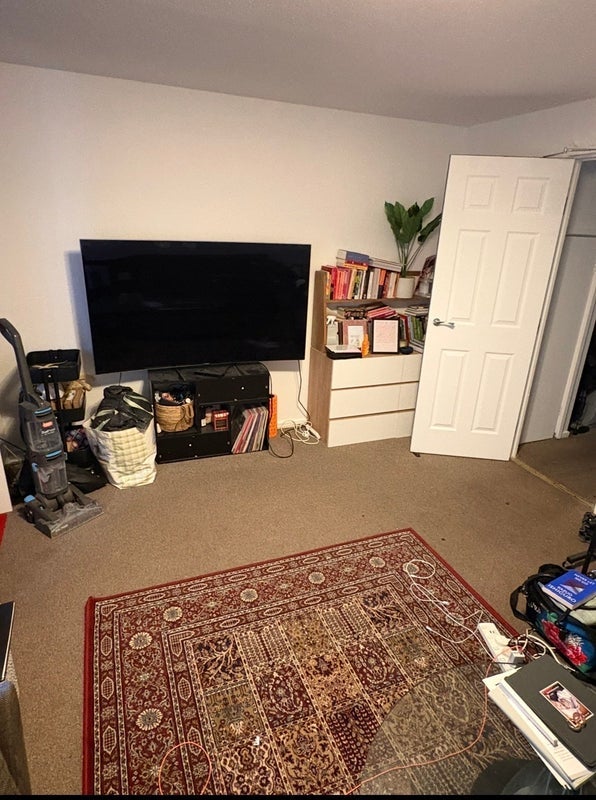 Room Robert Keen Close in Greater London