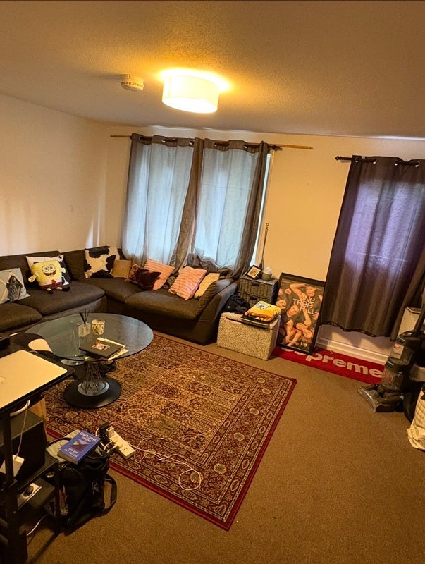 Room Robert Keen Close in Greater London