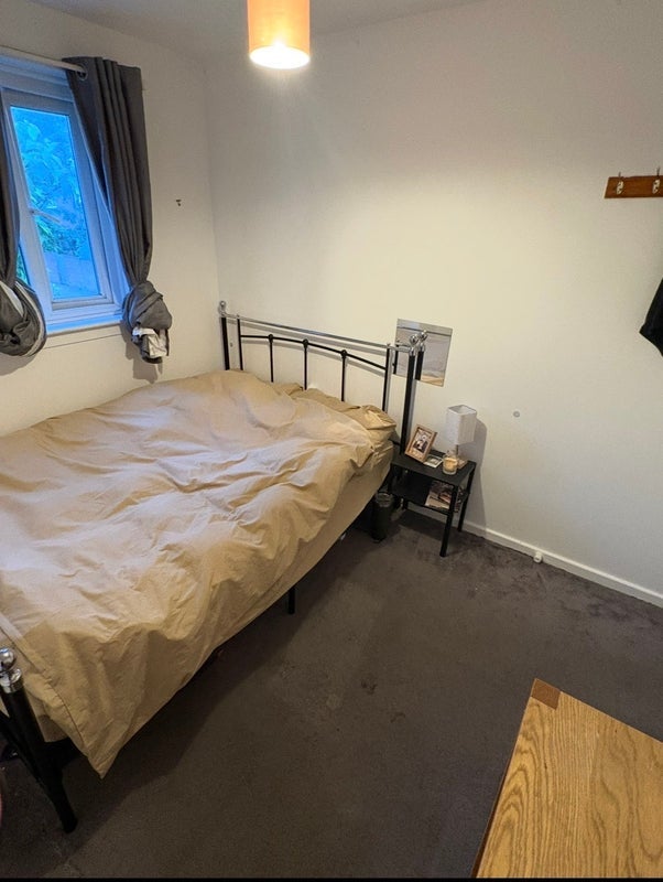 Room Robert Keen Close in Greater London