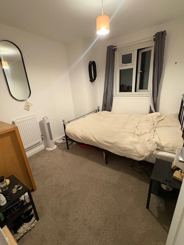 Room Robert Keen Close in Greater London