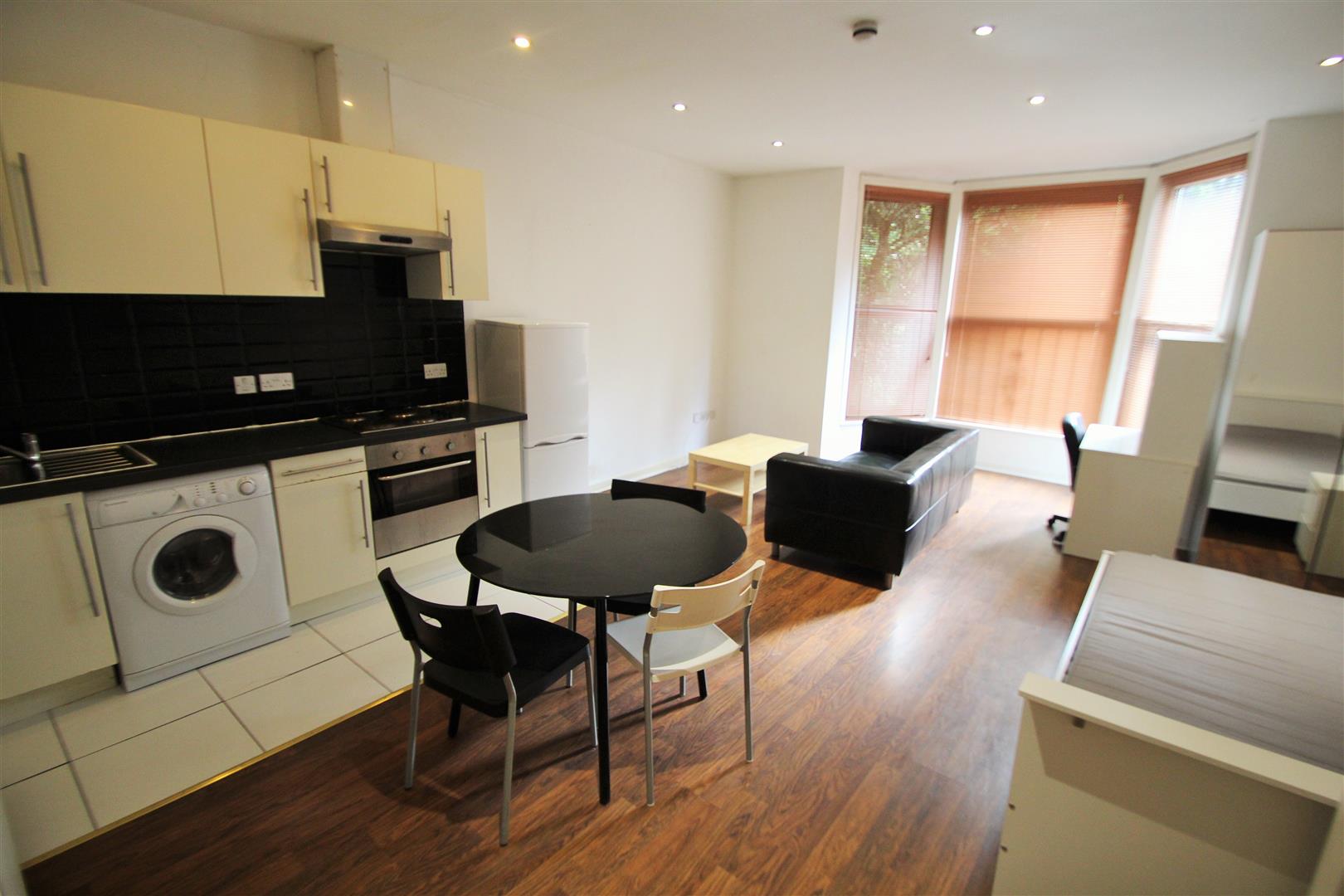 Flat St John's Avenue in Leeds