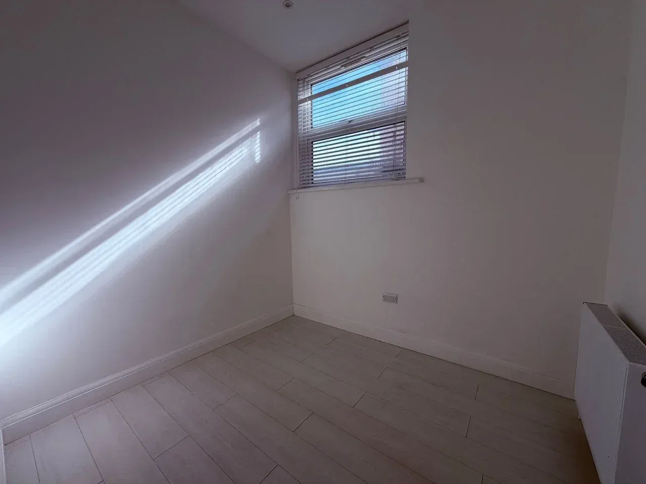Flat Lyon Park Avenue in Greater London
