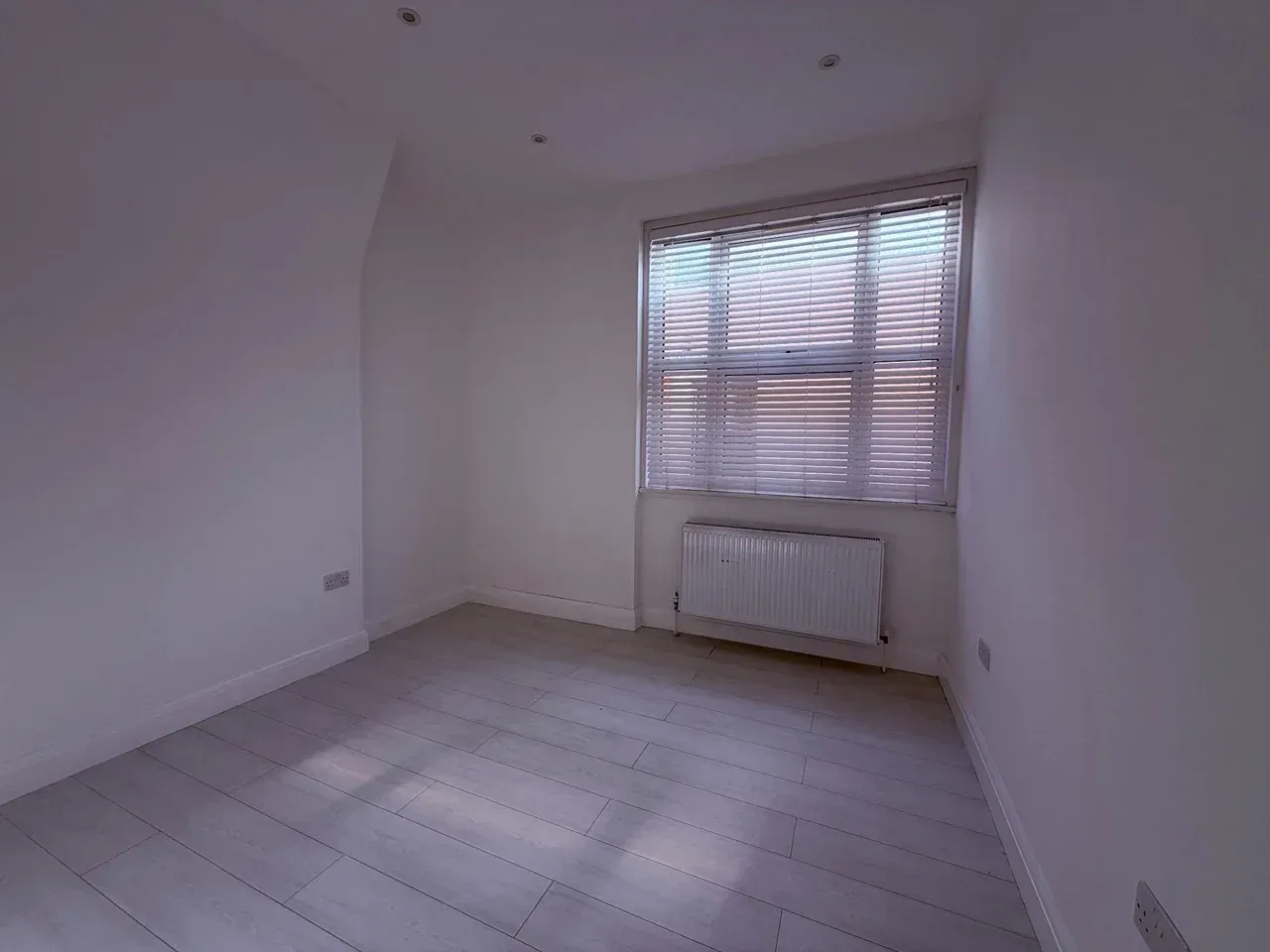 Flat Lyon Park Avenue in Greater London
