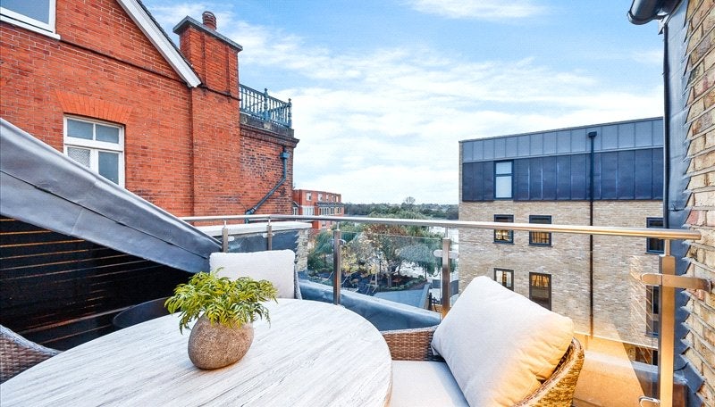 Flat Rainville Road in Greater London
