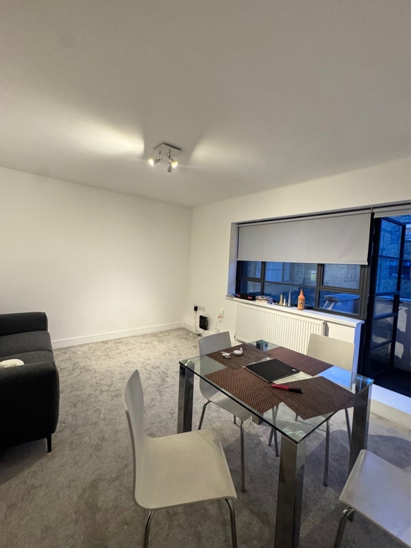 Room Union Street in Greater London