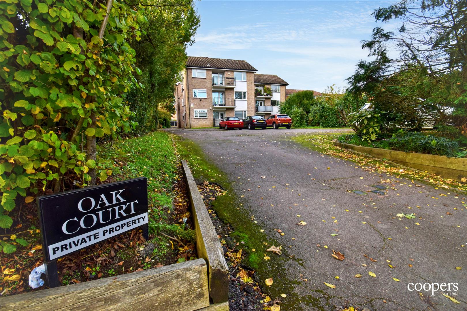 Flat Green Lane in Greater London