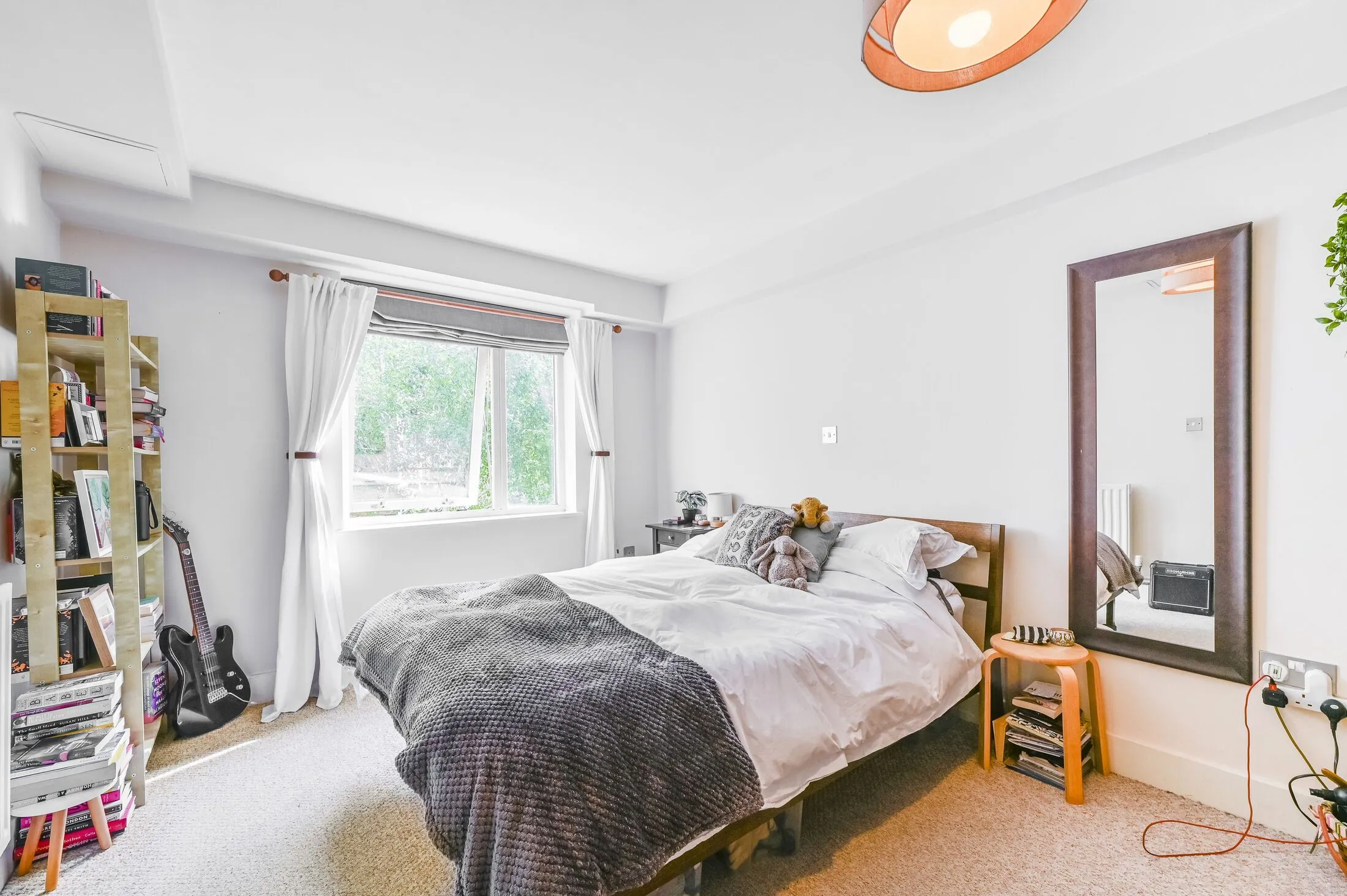 Flat Queen's Drive in Greater London