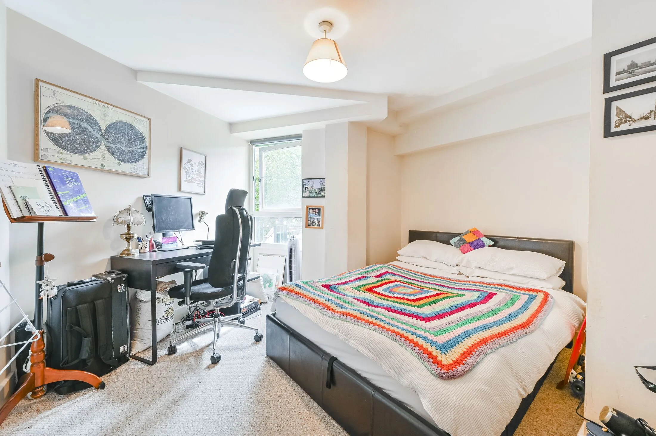 Flat Queen's Drive in Greater London