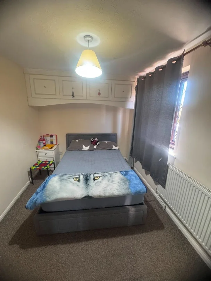 Room Gibson Road in Greater London
